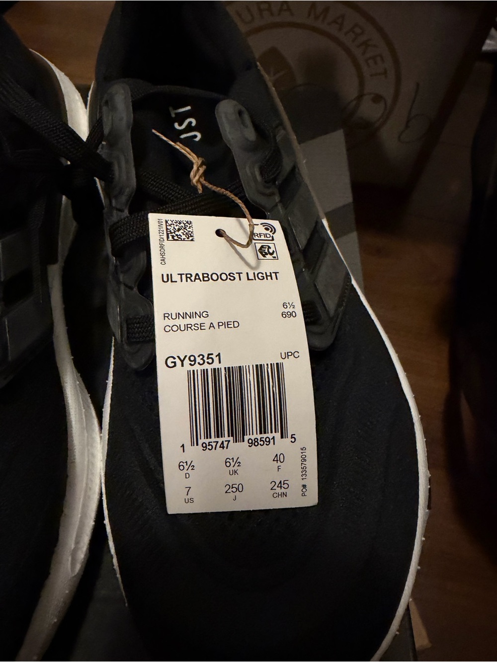 ADIDAS Ultraboost Light - Picture 7 of 8